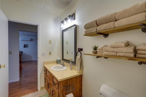 Bathroom, Badlands Suite Less Than 1 Mi to Teddy Roosevelt Park! in Medora (ND)