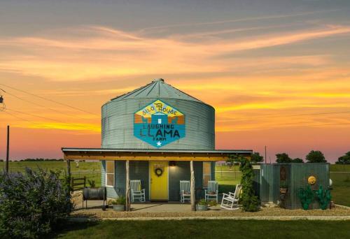 Silo House At Laughing Llama Farm