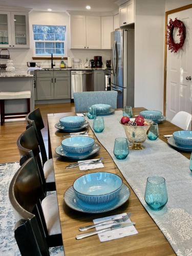 Modern Poconos home, game room, pool, waterparks in Albrightsville, USA