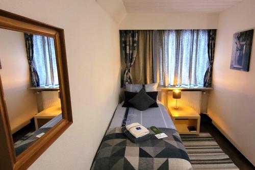 Single Room image 7