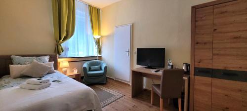 Single Room image 8