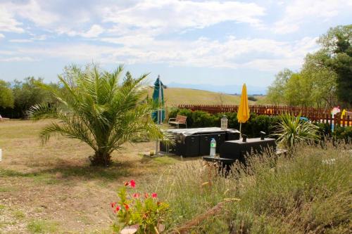 Vrt, Maison de 2 chambres avec piscine partagee jardin amenage et wifi a Latrape in Latrape