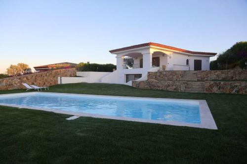 4 bedrooms villa with sea view private pool and enclosed garden at Palau SS Italie 3 km away from the beach