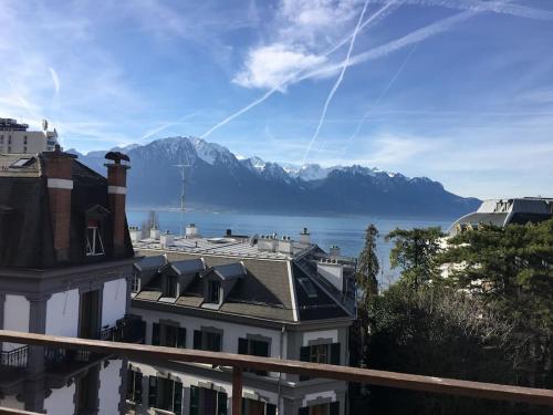 Loft with rooftop, stunning view of the lake!, Montreux