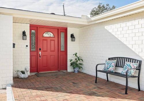 Swan City Oasis, 3 BR 3 BATH