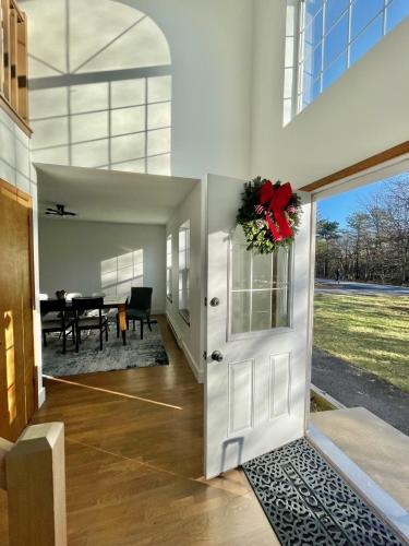 Modern Poconos home, game room, pool, waterparks in Albrightsville, USA
