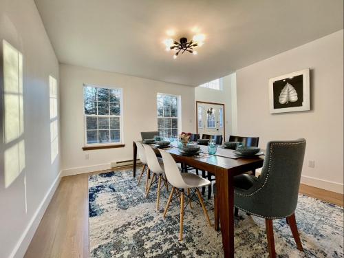 Modern Poconos home, game room, pool, waterparks in Albrightsville, USA