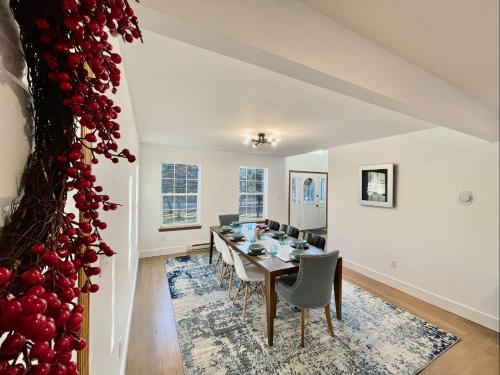 Modern Poconos home, game room, pool, waterparks in Albrightsville, USA