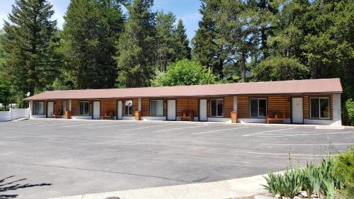 Beargrass Lodging & RV Resort