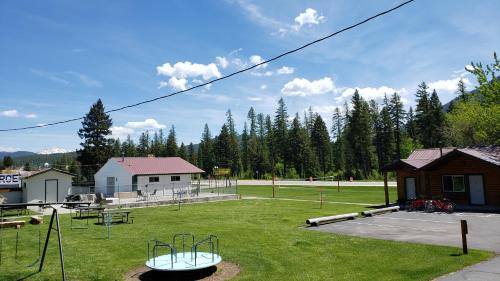 Beargrass Lodging & RV Resort