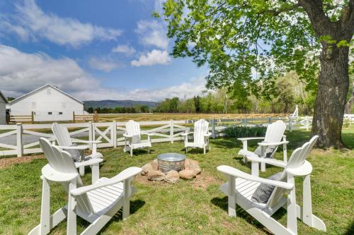 Quiet Farmhouse on 77 Acres Near Shenandoah River! in Elkton, USA