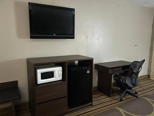 Super 8 by Wyndham Norcross/I-85 Atlanta - image 11