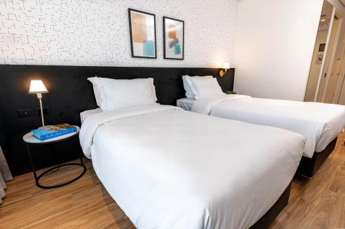 Standard Twin Room - 2 Single Beds image 1