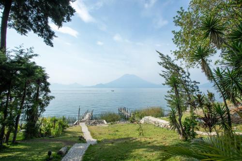 Beach, Peaceful Hideaway in Santa Cruz la Laguna