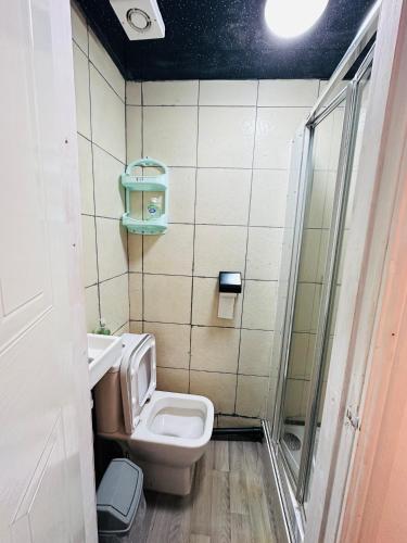 Ванна кімната, UNIQUE PRIVATE ROOMS in Болтон
