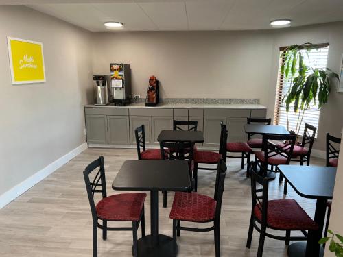 อาหารและเครื่องดื่ม, เดย์ อินน์ บาย วินด์แฮม ซินซิแนตติ อีสต์ (Days Inn by Wyndham Cincinnati East) in ซินซินนาติ (OH)