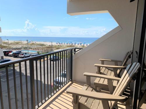 Island Winds West 271 by ALBVR - Awesome location! Walk to Hangout and more - Beachfront complex with indirect side-views thumb 4