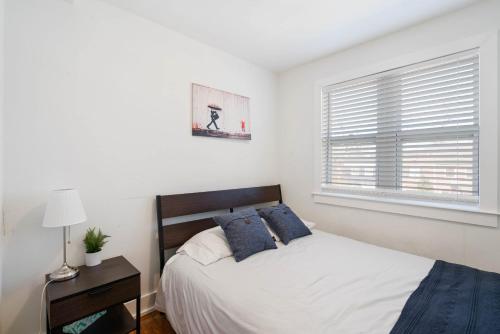 Modern Colonial 3BR 2BA House 5m to DC & DCA, by CozySuites in Alexandria, USA
