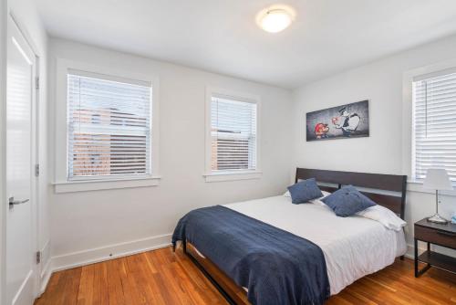 Modern Colonial 3BR 2BA House 5m to DC & DCA, by CozySuites in Alexandria, USA