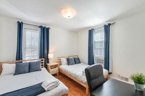 3BR Colonial House with Parking by CozySuites detail