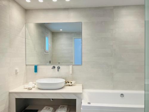Grand Beach Hotel - image 13