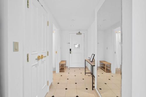 Luxe 2BR 3BA Ocean Front Condo CozySuites at Showboat - image 11