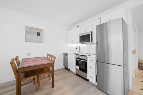 CozySuites TWO Bold Beachfront Condos - image 12