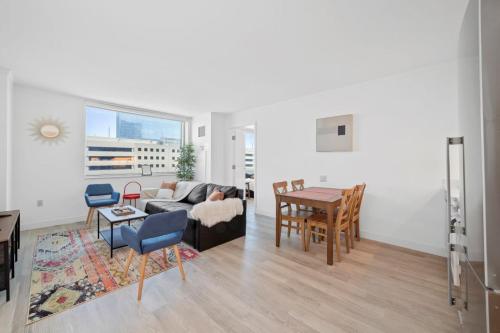 Sleep 6 Bold 1BR 2BA Beachfront CozySuites in Atlantic City, USA