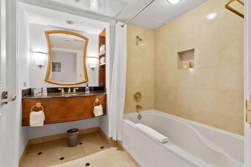 Spacious 1BR 2BA Sleeps 6 CozySuites - Tap to explore photos