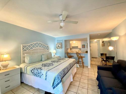 Sugar Beach 122 by ALBVR - Nice Studio condo with new sofa, AC and 32 inch Smart TV in Orange Beach (AL)