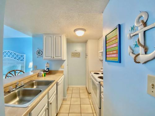 Sugar Beach 122 by ALBVR - Nice Studio condo with new sofa, AC and 32 inch Smart TV in Orange Beach (AL)
