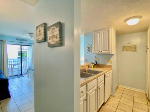 Sugar Beach 122 by ALBVR - Nice Studio condo with new sofa, AC and 32 inch Smart TV in Orange Beach (AL)