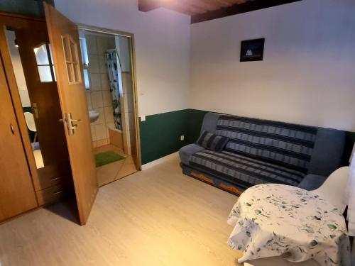 1 queen bed, 1 twin bed, 1 sofa bed