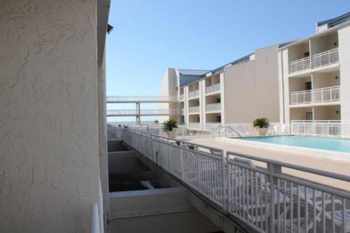 Sugar Beach 122 by ALBVR - Nice Studio condo with new sofa, AC and 32 inch Smart TV in Orange Beach (AL)