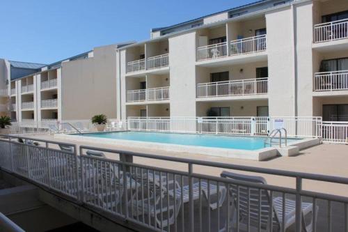 Sugar Beach 122 by ALBVR - Nice Studio condo with new sofa, AC and 32 inch Smart TV in Orange Beach (AL)
