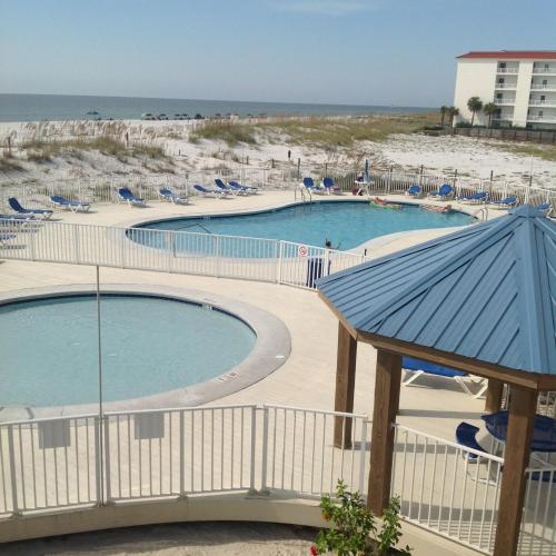 Sugar Beach 122 by ALBVR - Nice Studio condo with new sofa, AC and 32 inch Smart TV in Orange Beach (AL)