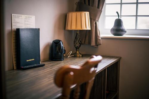 Three Horseshoes Inn - image 12