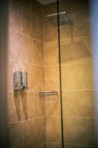 Three Horseshoes Inn - image 6