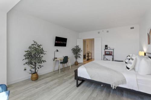Boardwalk King Bed Retreats by CozySuites in Atlantic City, USA