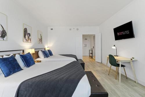 Beachfront Double Queen - CozySuites in Atlantic City, USA