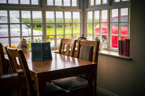 Three Horseshoes Inn - image 14
