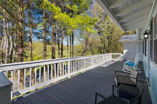 Boone Vacation Rental with Private Hot Tub and Deck in Boone, USA