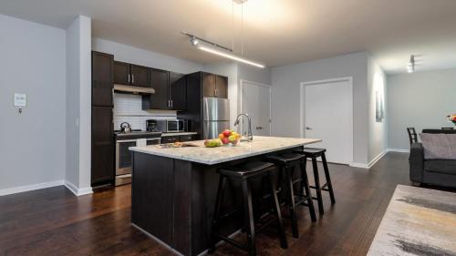 CozySuites TWO Beautiful 2BR 2BA Apartments - image 25