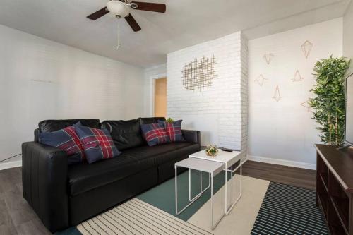 Modern yet historic 3BR House by CozySuites in Louisville, USA