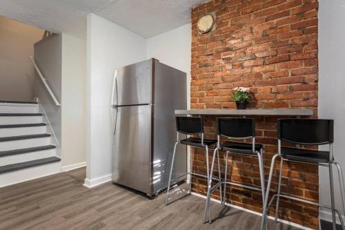 Modern yet historic 3BR House NEWLY Renovated - image 5