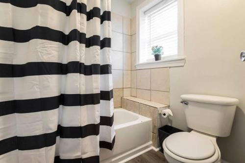 Modern yet historic 3BR House NEWLY Renovated - image 10