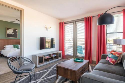 Modern Town Lake waterfront CozySuites in paradise - Tap to explore photos
