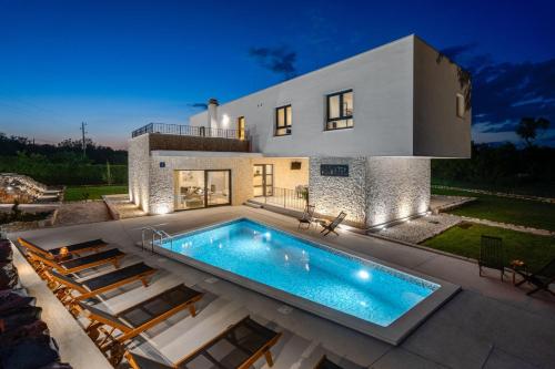 Modern Villa M30 with private pool, 3 en-suite bedrooms - Accommodation - Ugljane