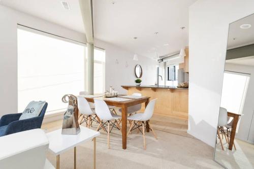 Upscale 3BR Penthouse Close to Everything - image 12