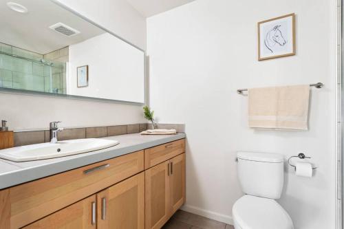 Upscale 3BR Penthouse Close to Everything - image 7